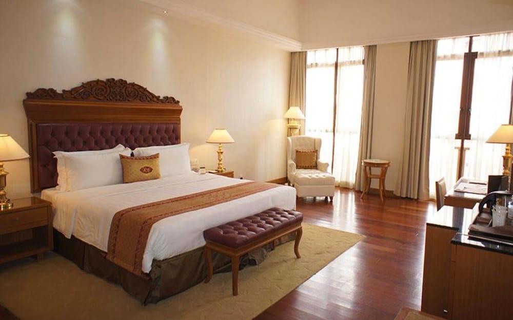 Hotel Royale Chulan Kuala Lumpur Exterior foto A room at the hotel