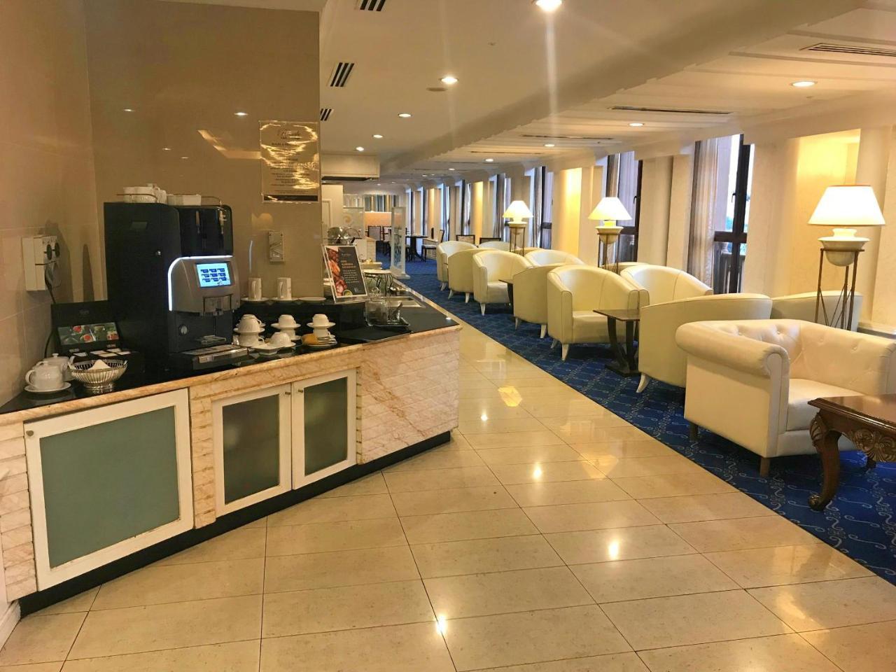 Hotel Royale Chulan Kuala Lumpur Exterior foto The lounge at the airport