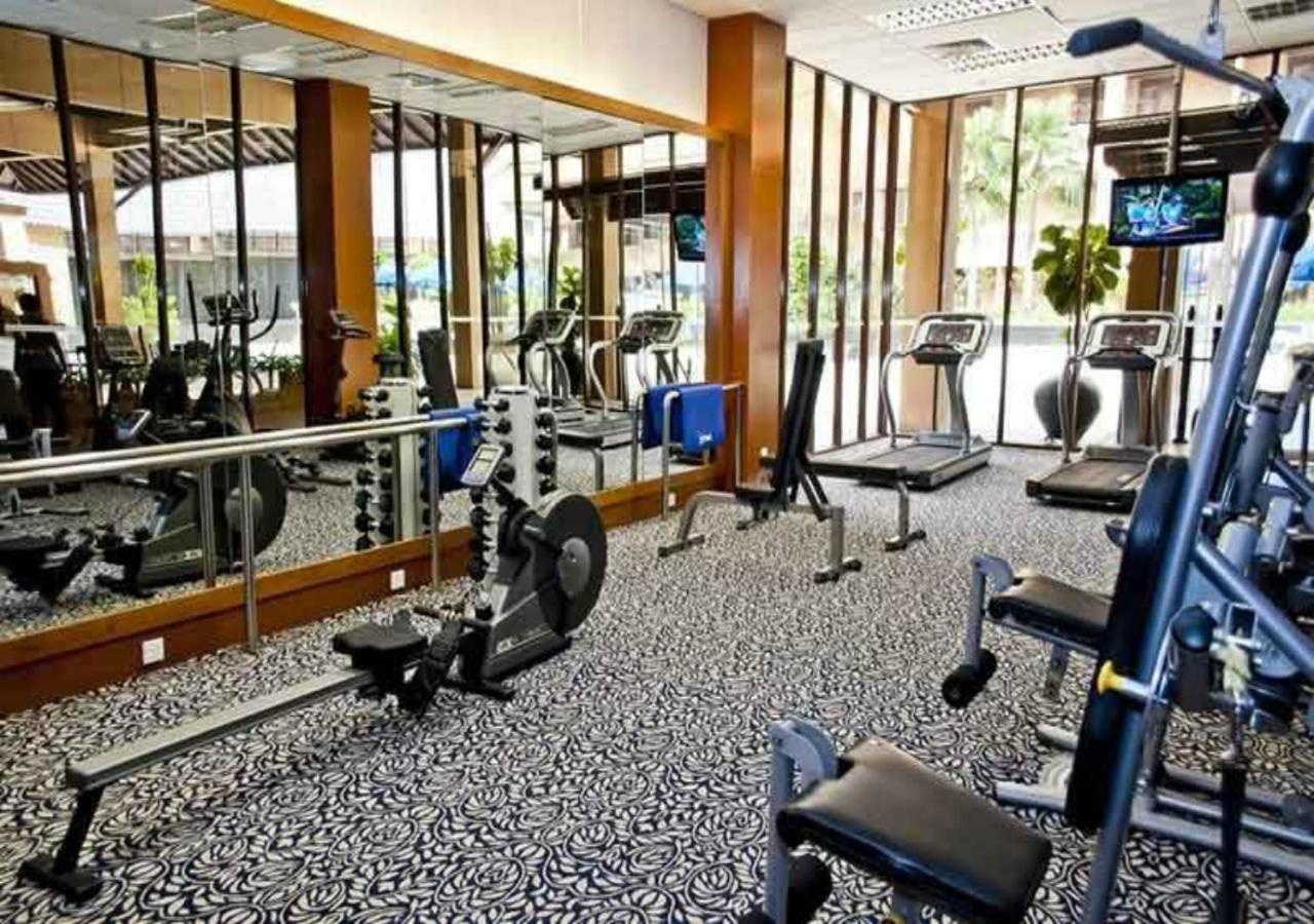 Hotel Royale Chulan Kuala Lumpur Exterior foto A gym in a hotel