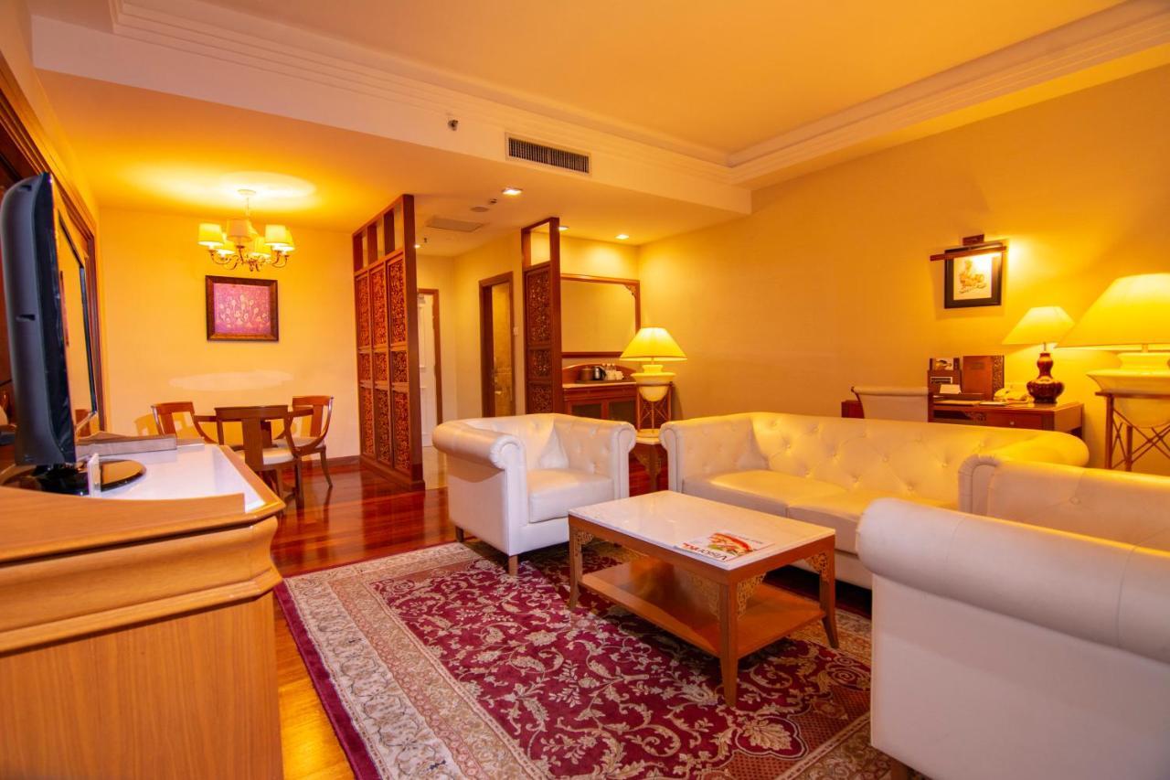 Hotel Royale Chulan Kuala Lumpur Exterior foto Suite room at the hotel